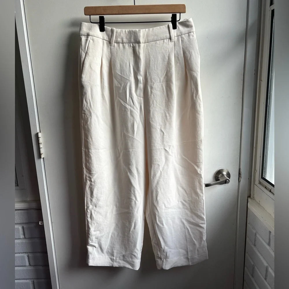 Aritzia The Effortless Pant Cropped CruiseLinen 12‎ workwear minimalist holiday